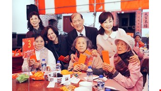 「相信希望・相信愛」慈善音樂會-《情有獨鍾・為愛而唱》 中醫大附醫與林增連基金會攜手送暖 陪伴百位獨居長輩團圓迎新年