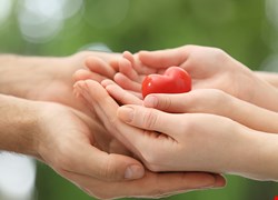 攜手同行.  勇敢向前 1.食道癌免疫治療之最新進展與臨床應用 2.重拾控制感，活出自在生活  3.食道癌治療期飲食與營養支持