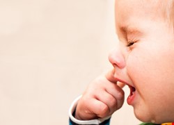 誤闖呼吸道 小兒氣管異物的處理原則